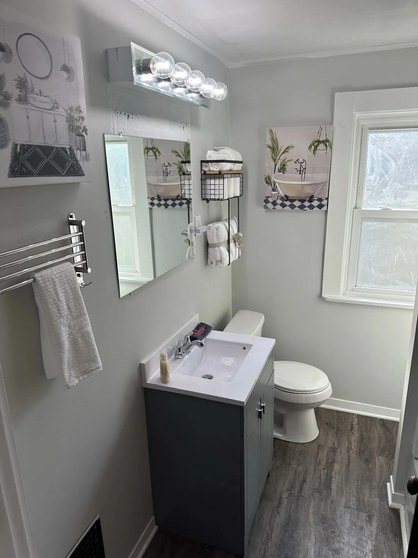 Upper bathroom at Home Sweet Wyom, Dayton OH
