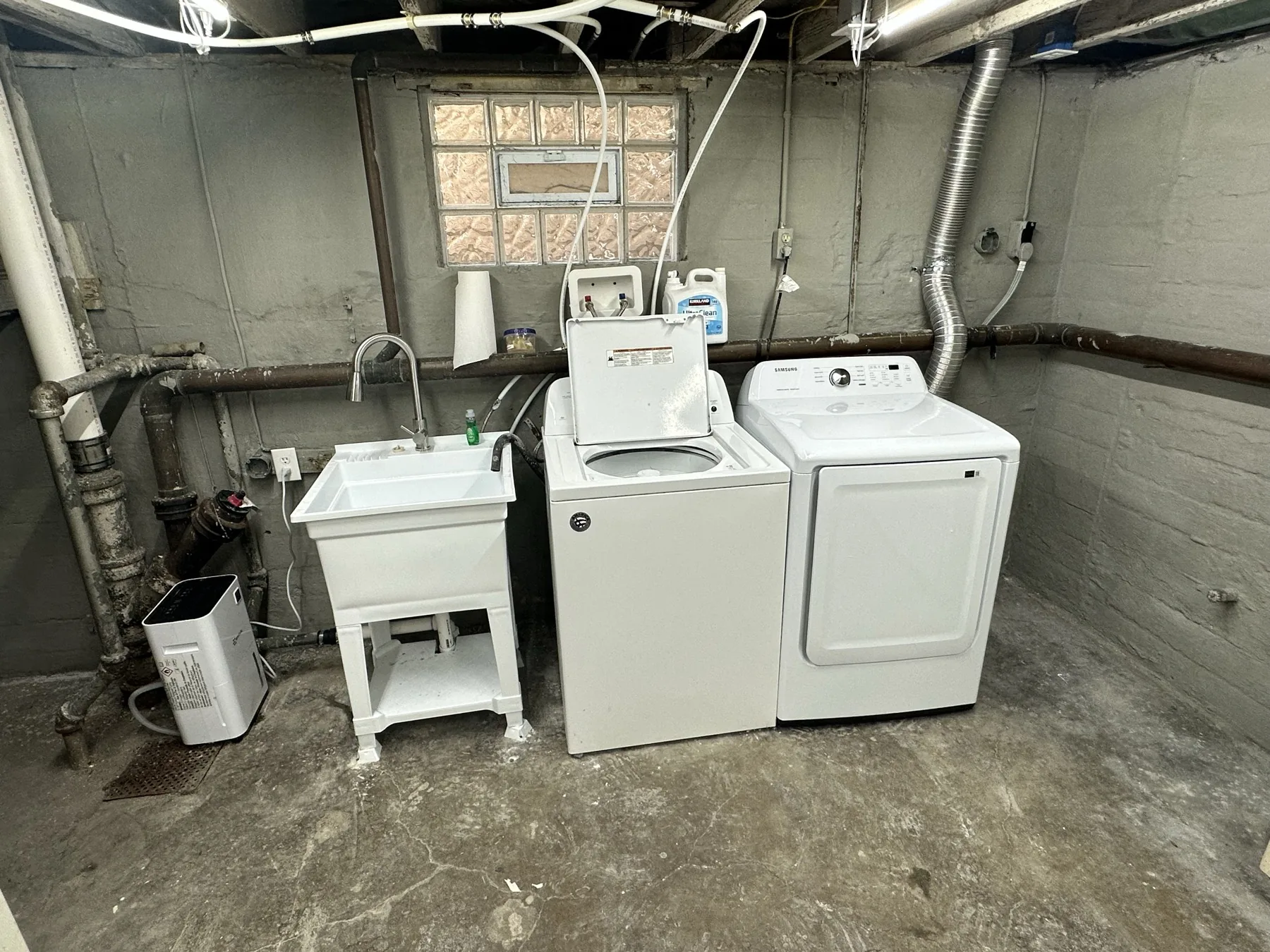 Washer and dryer at Home Sweet Wyom, Dayton OH
