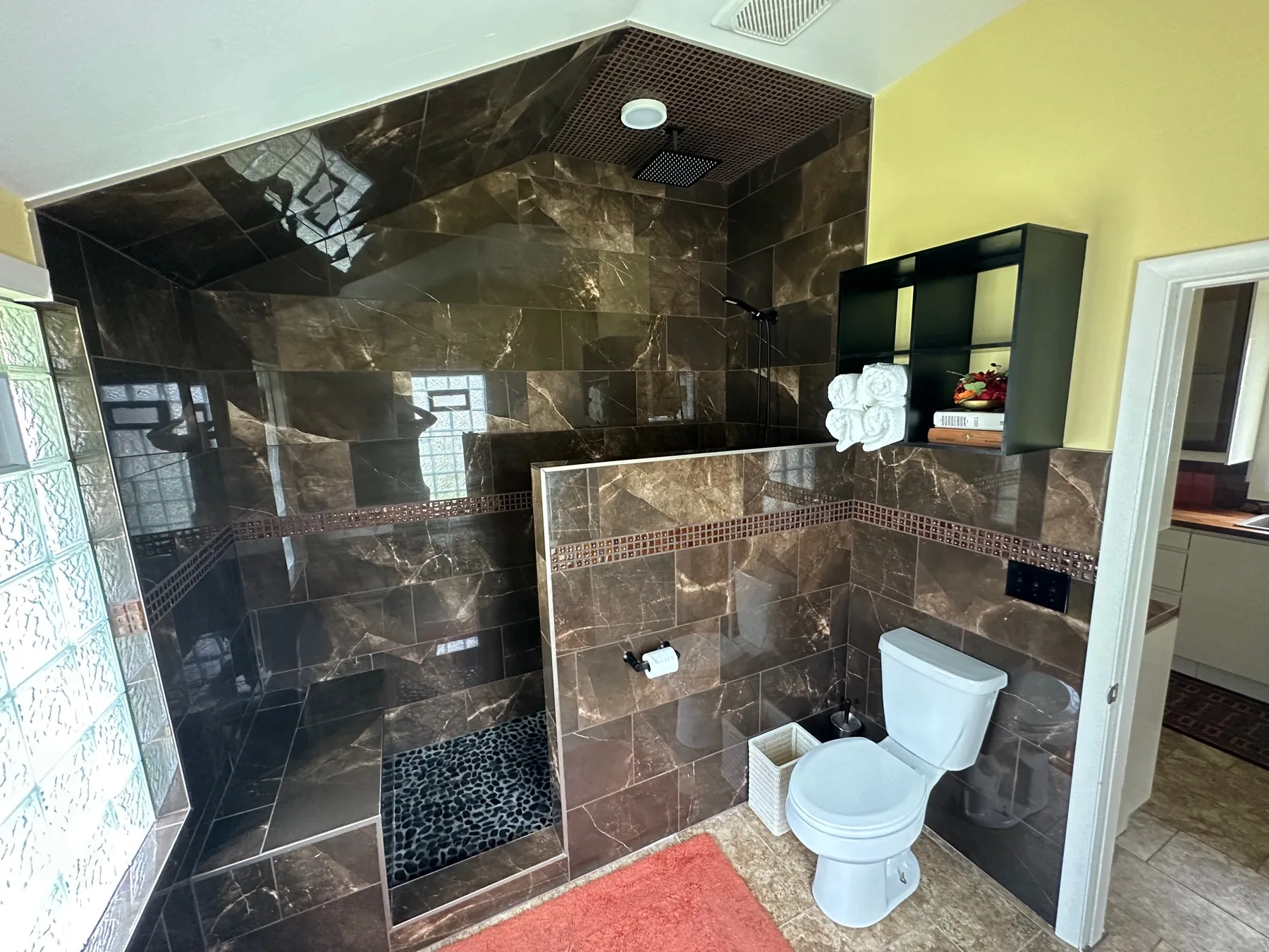 Luxurious bathroom at The Farnham Luxury Studio, Dayton OH