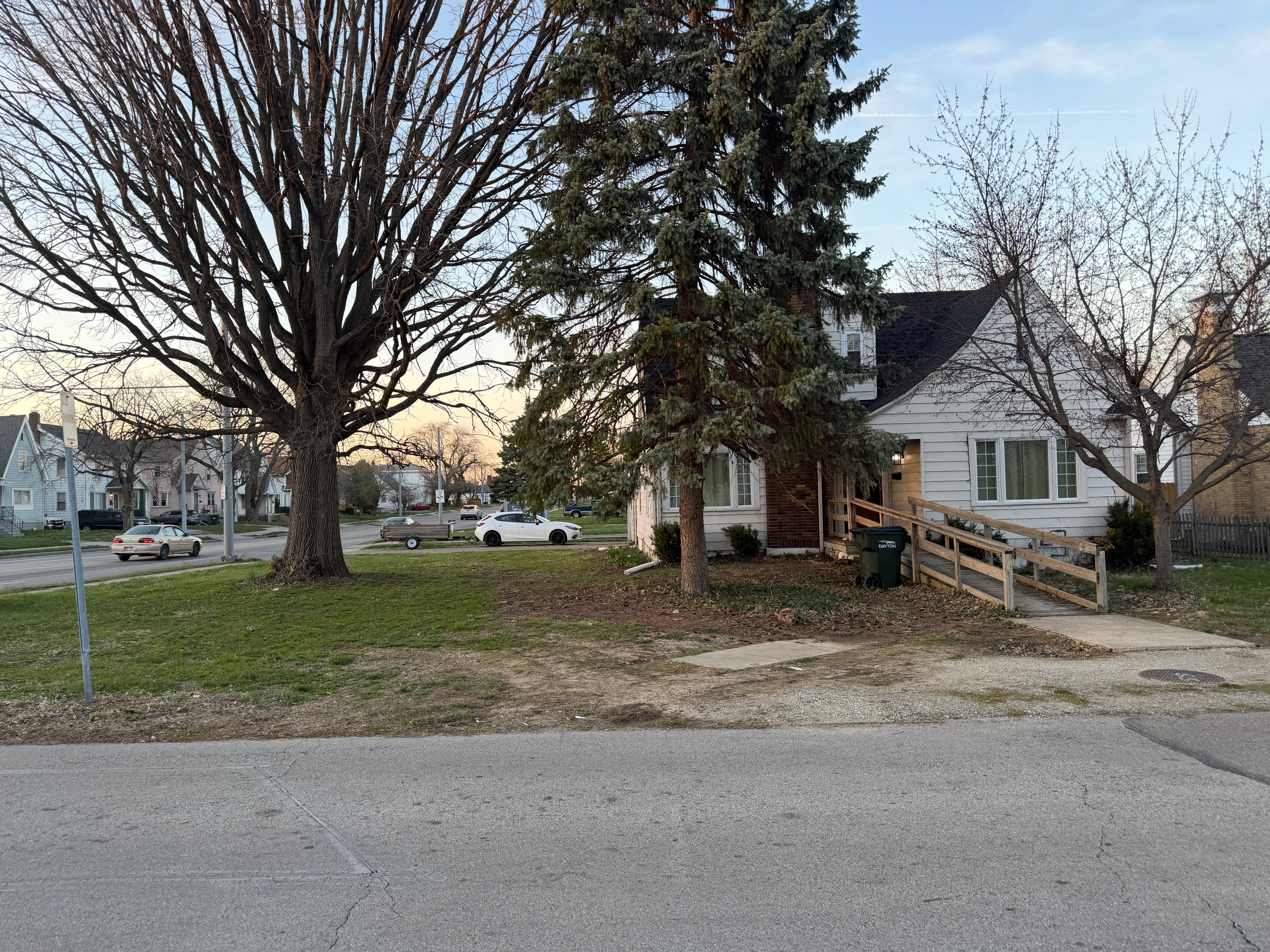 Side exterior view of The Land of Cleve furnished rental home, Dayton OH