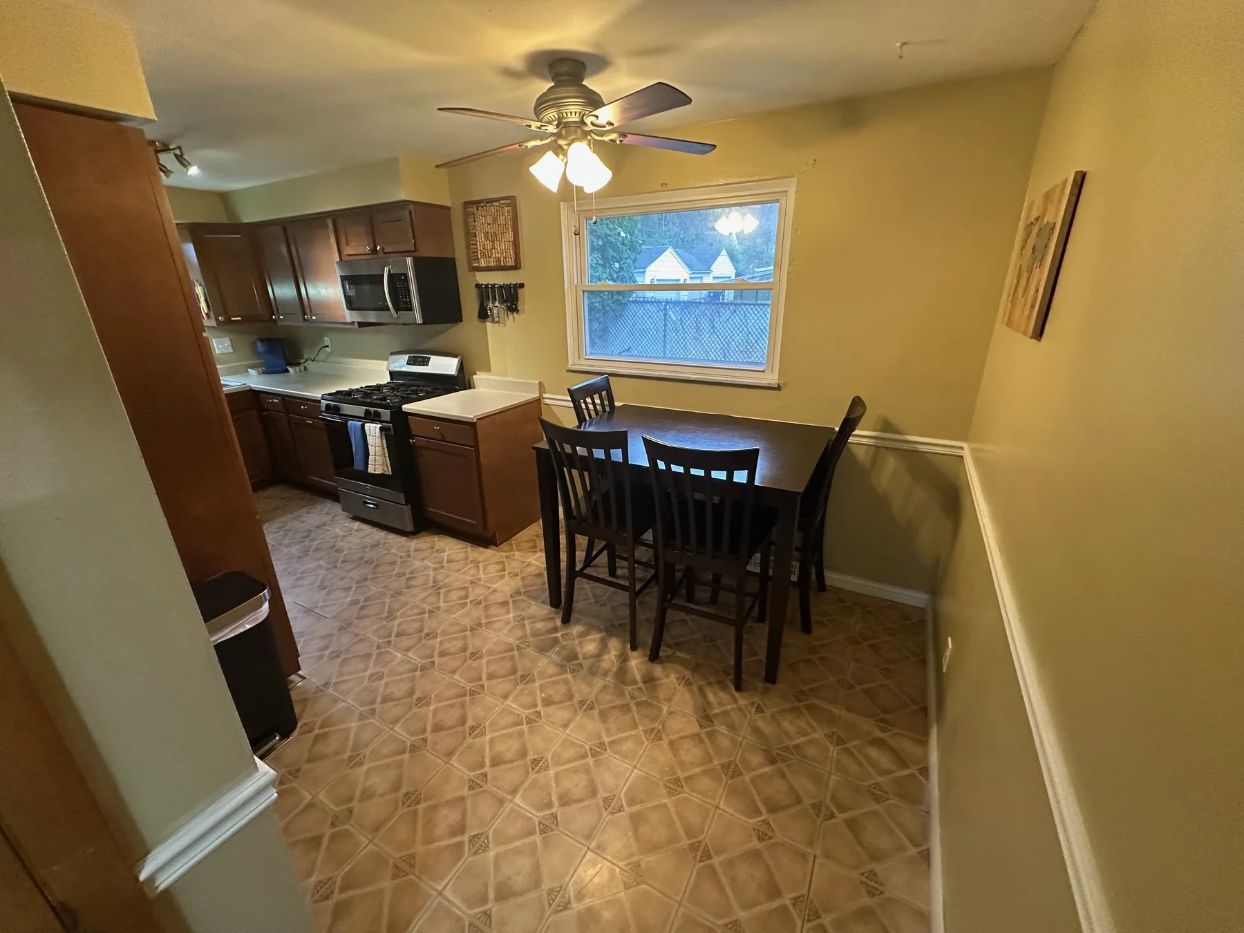 Kitchen/dining at The Snooze on Cruz, Dayton OH
